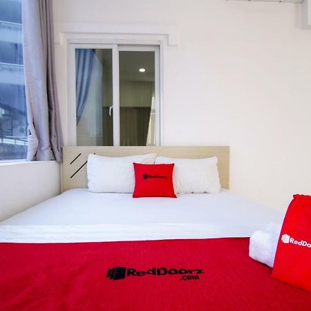 Reddoorz Near Quan Khu 7 Stadium Хошимин Экстерьер фото