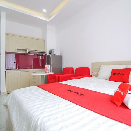 Reddoorz Near Quan Khu 7 Stadium Хошимин Экстерьер фото