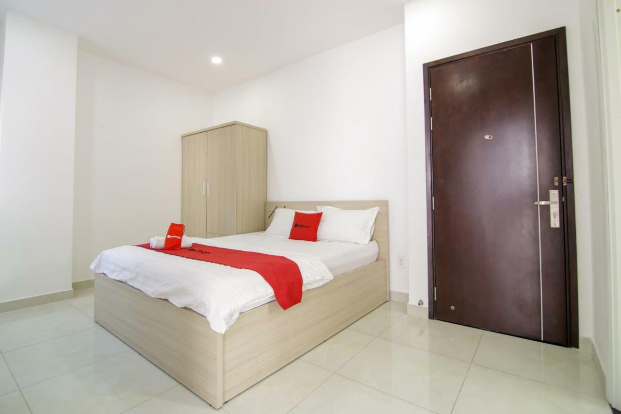 Reddoorz Near Quan Khu 7 Stadium Хошимин Экстерьер фото